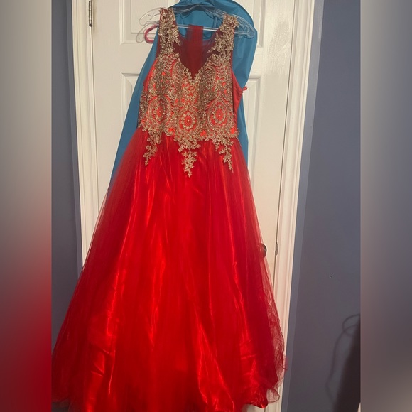 Red prom dress - Picture 6 of 9